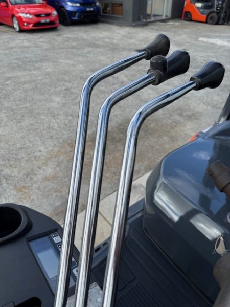 
								Used Toyota 3 Tonne Current Model – Low Hours full									