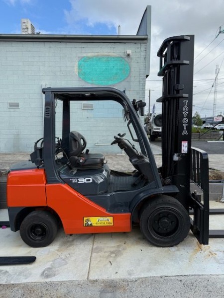 
								Used Toyota 3 Tonne Current Model – Low Hours full									