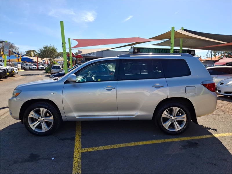 
								2009 Toyota Kluger full									