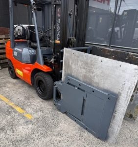 
								Used Toyota 2.5 Tonne Forklift Container Mast full									