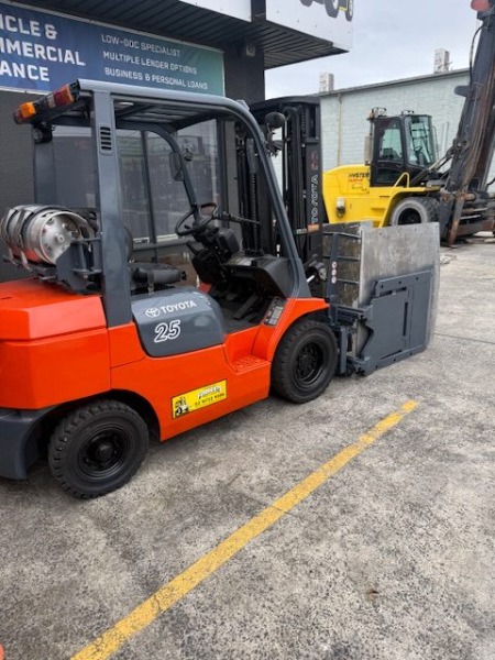 Used Toyota 2.5 Tonne Forklift Container Mast