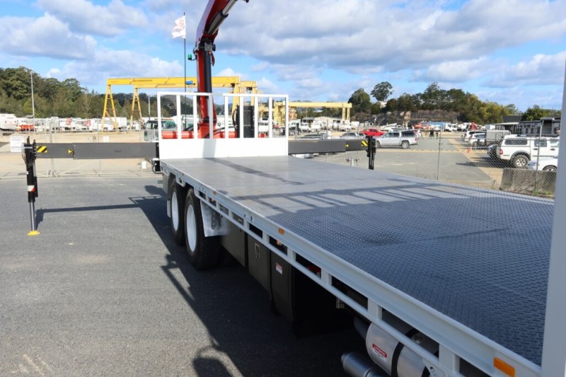 
								Isuzu FVY 240-300 – 6×4 – REAR MOUNTED CRANE TRUCK full									
