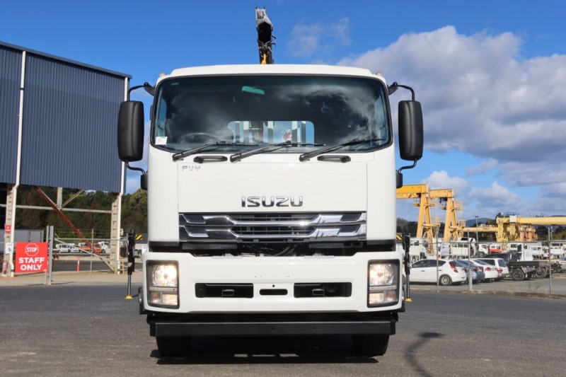 
								Isuzu FVY 240-300 – 6×4 – REAR MOUNTED CRANE TRUCK full									