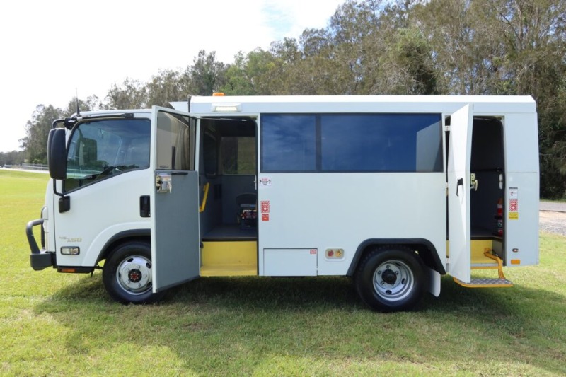 
								Isuzu NLS 45-150 AWD – COACH full									