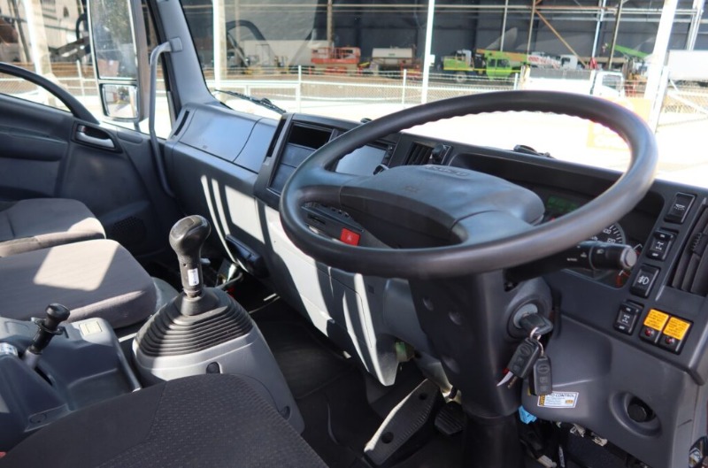 
								Isuzu FVY 240-300 – 6×4 – REAR MOUNTED CRANE TRUCK full									