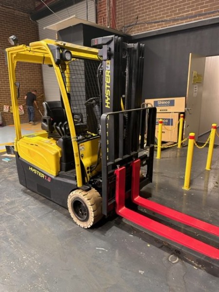
								Used Hyster 1.8 Tonne Electric Forklift J1.8XNT full									