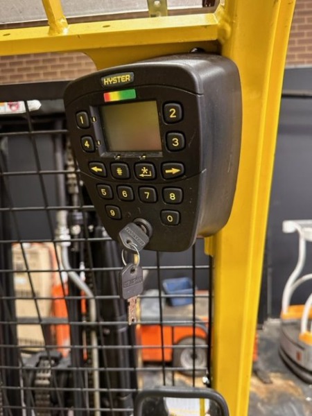 
								Used Hyster 1.8 Tonne Electric Forklift J1.8XNT full									