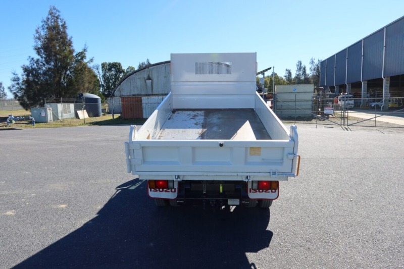 
								Isuzu NLR 45-150 SWB TIPPER TRUCK full									