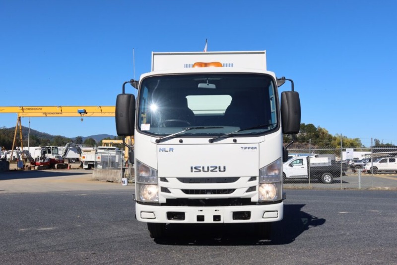 
								Isuzu NLR 45-150 SWB TIPPER TRUCK full									