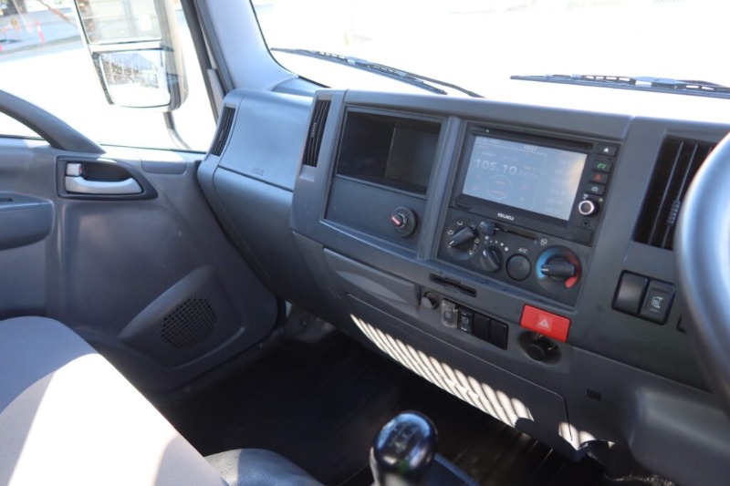 
								Isuzu NLR 45-150 SWB TIPPER TRUCK full									
