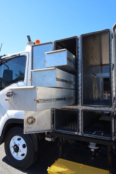 
								Isuzu FRR 500 TIPPER WITH CRANE AND TOOLBOXES full									