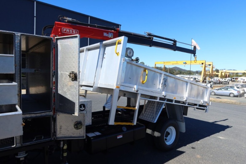
								Isuzu FRR 500 TIPPER WITH CRANE AND TOOLBOXES full									