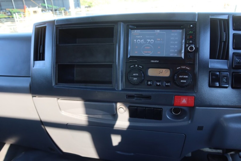 
								Isuzu FYJ 300-350 8×4 – BEAVERTAIL full									
