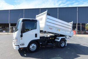 Isuzu NMR 60/45-150 AMT – TIPPER