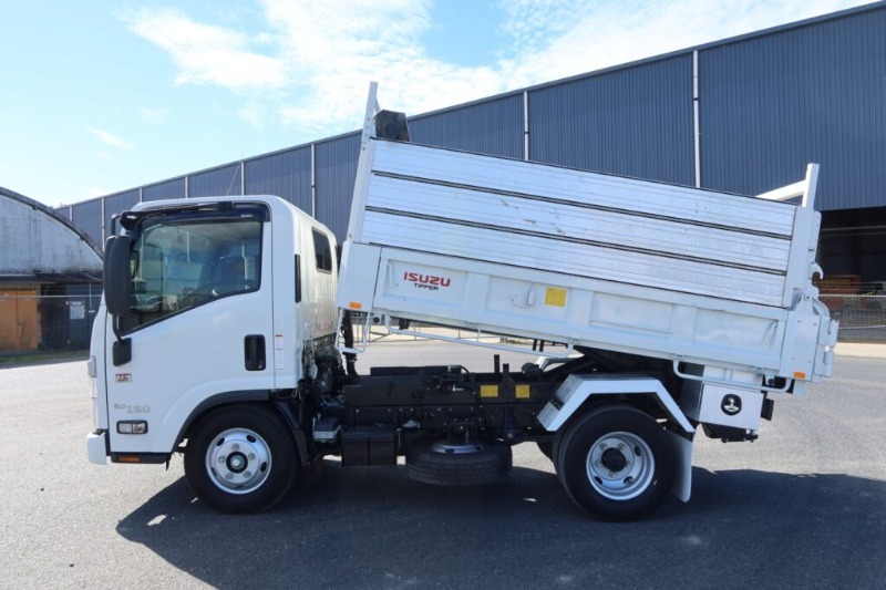 
								Isuzu NMR 60/45-150 AMT – TIPPER full									