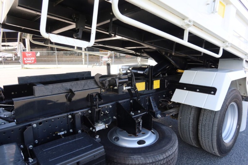 
								Isuzu NMR 60/45-150 AMT – TIPPER full									