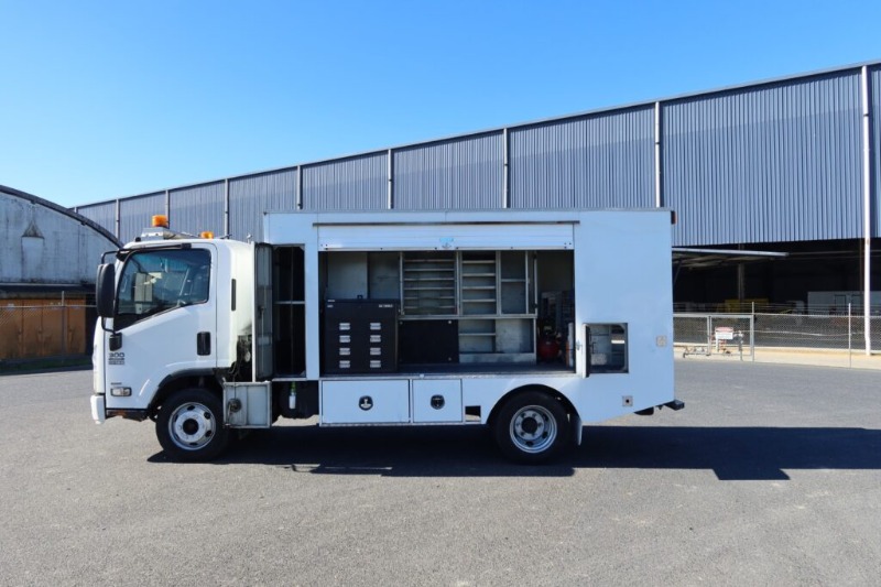 Isuzu NPR 300 MWB AMT Auto – ENCLOSED SERVICE TRUCK
