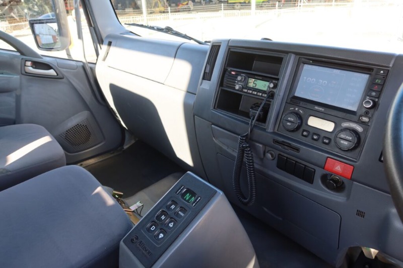 
								Isuzu FYJ 300-350 Auto 8×4 full									
