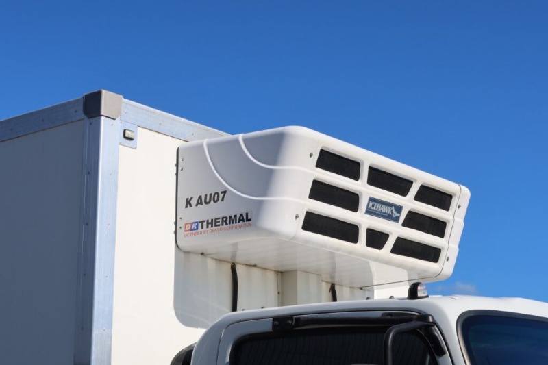 
								Isuzu NPR 65-190 AMT Auto – REFRIGERATED TRUCK WITH STAND-UP TAILGATE LOADER full									