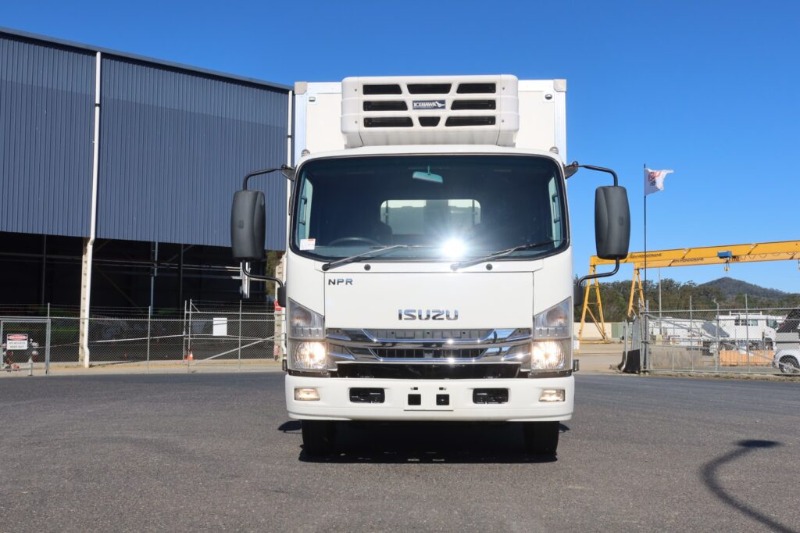 
								Isuzu NPR 65-190 AMT Auto – REFRIGERATED TRUCK WITH STAND-UP TAILGATE LOADER full									