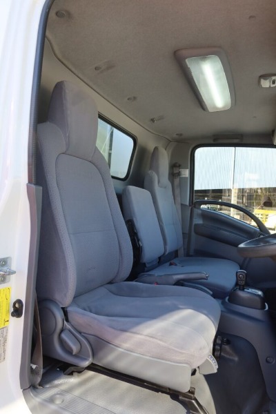 
								Isuzu NPR 65-190 AMT Auto – REFRIGERATED TRUCK WITH STAND-UP TAILGATE LOADER full									