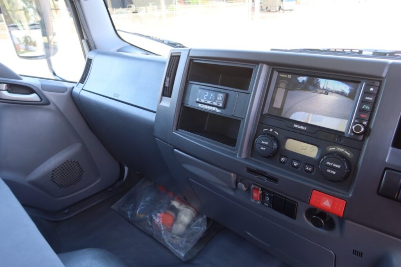 
								Isuzu NPR 65-190 AMT Auto – REFRIGERATED TRUCK WITH STAND-UP TAILGATE LOADER full									