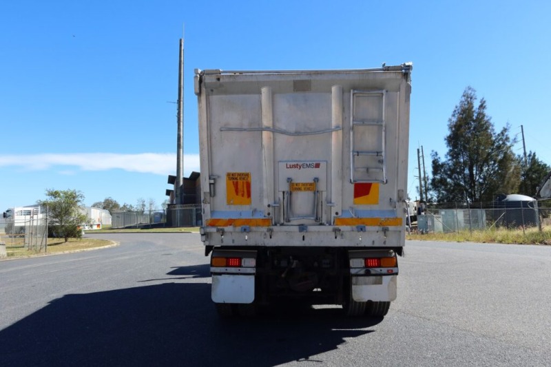 
								Isuzu GiGA CXY 455 – 6×4 – TIPPER TRUCK full									
