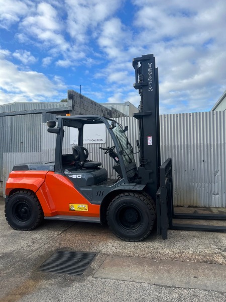 
								Current Model Used Forklift Toyota 8FD80N 8 Tonne full									