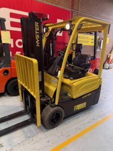 
								Used Hyster 1.8 Tonne Electric Container Mast Forklift full									