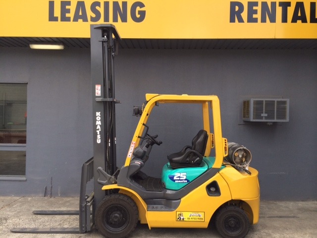 
								Komatsu 2.5 Tonne Forklift full									