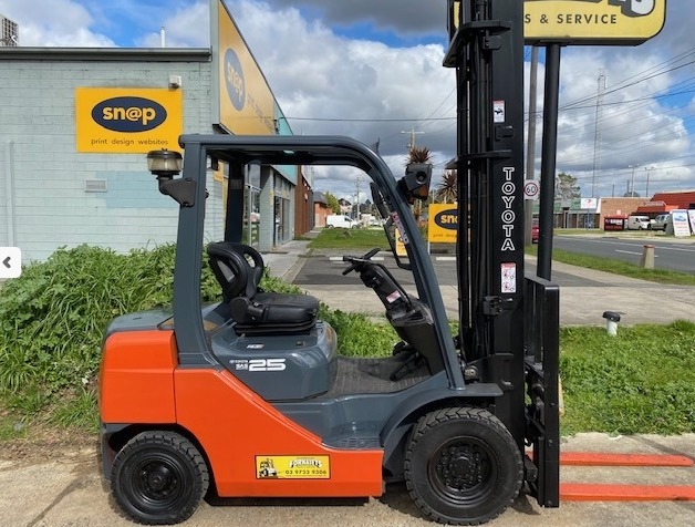 
								Used Forklift Toyota Diesel 2.5 tonne full									