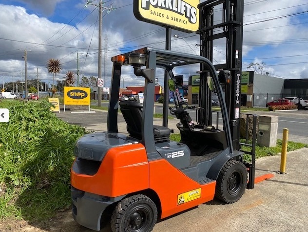 
								Used Forklift Toyota Diesel 2.5 tonne full									