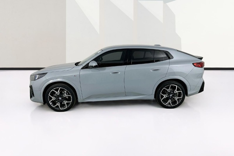 
								BMW X2 full									
