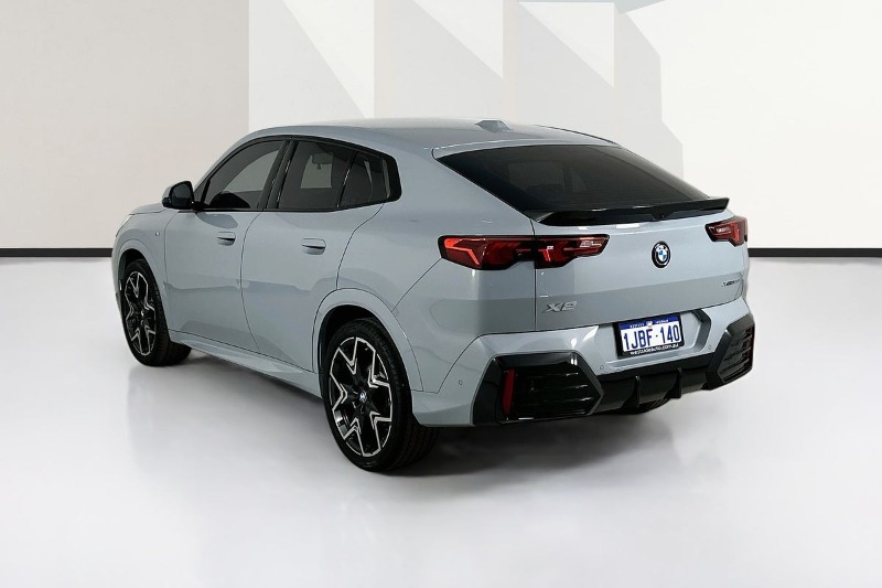 
								BMW X2 full									