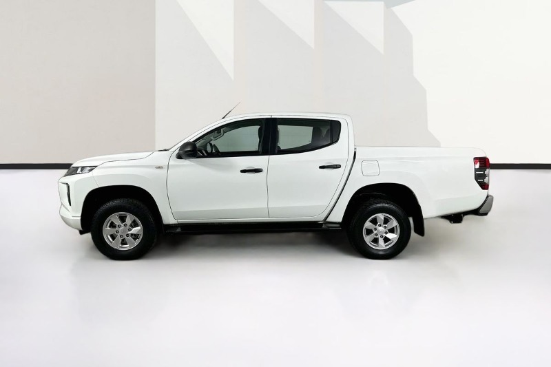 
								Mitsubishi PAJERO SPORT full									