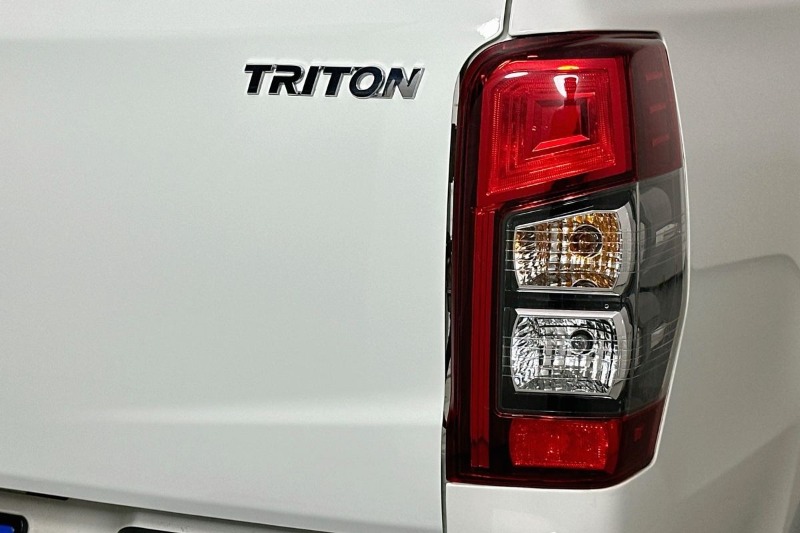 
								Mitsubishi PAJERO SPORT full									