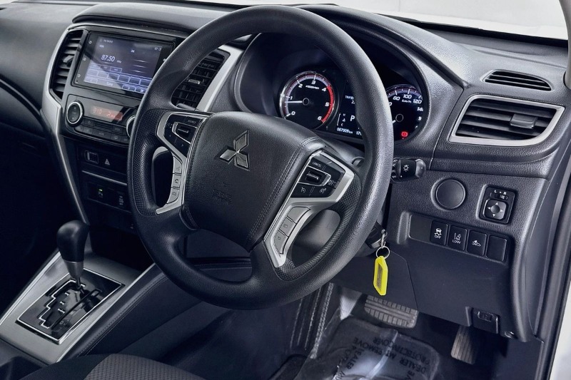 
								Mitsubishi PAJERO SPORT full									