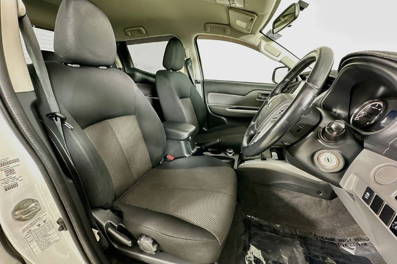 
								Mitsubishi TRITON full									