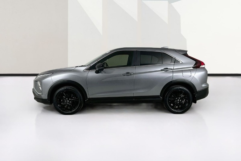 
								Mitsubishi ECLIPSE CROSS full									
