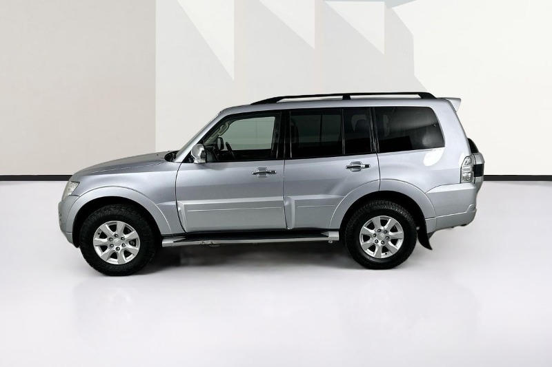 
								Mitsubishi PAJERO full									