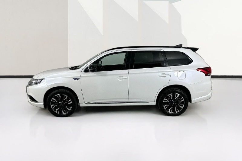 
								Mitsubishi OUTLANDER full									