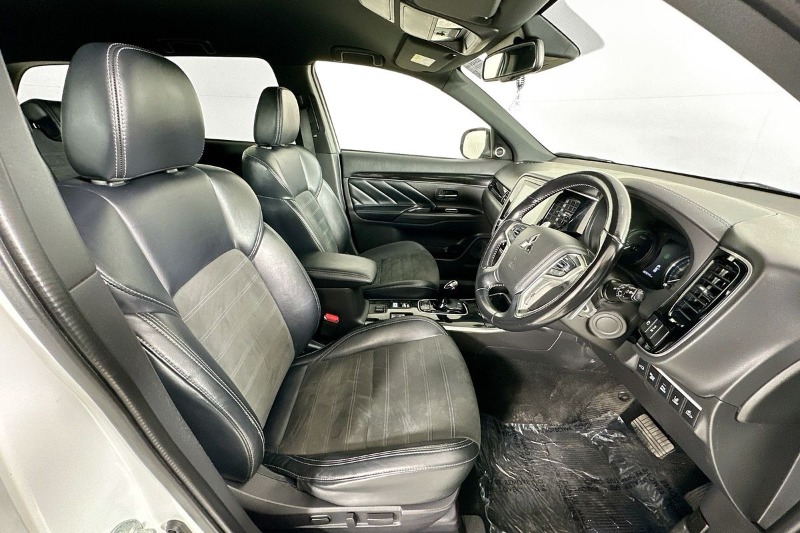 
								Mitsubishi OUTLANDER full									