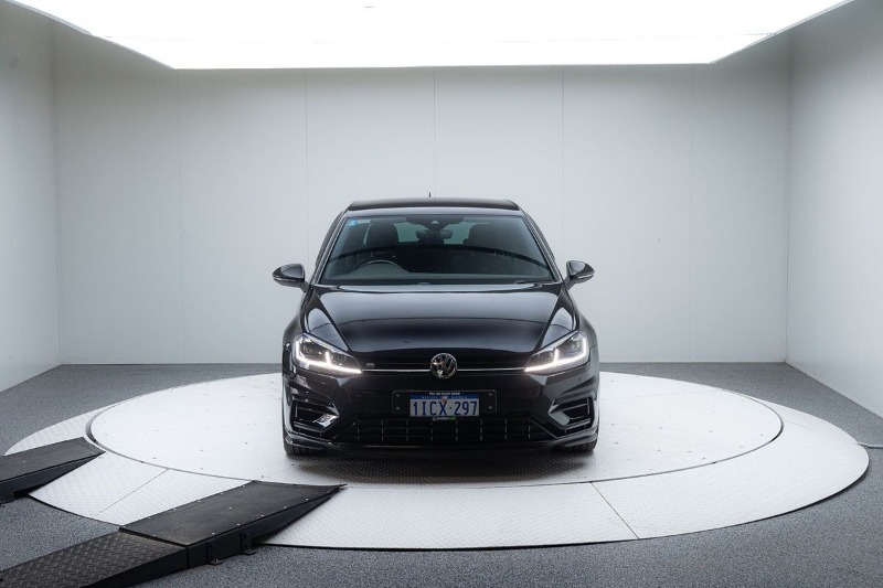 
								Volkswagen Golf R 7.5 full									