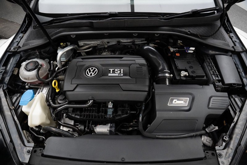 
								Volkswagen Golf R 7.5 full									