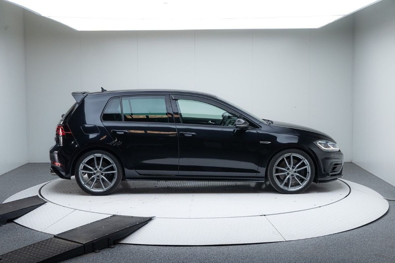 
								Volkswagen Golf R 7.5 full									