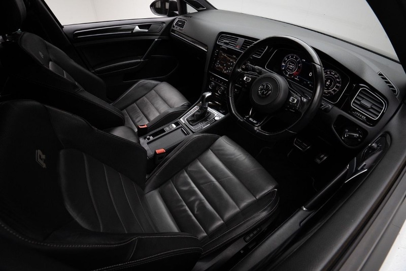 
								Volkswagen Golf R 7.5 full									