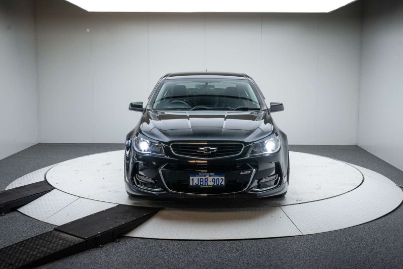 
								Holden Commodore SS V VF Series II full									