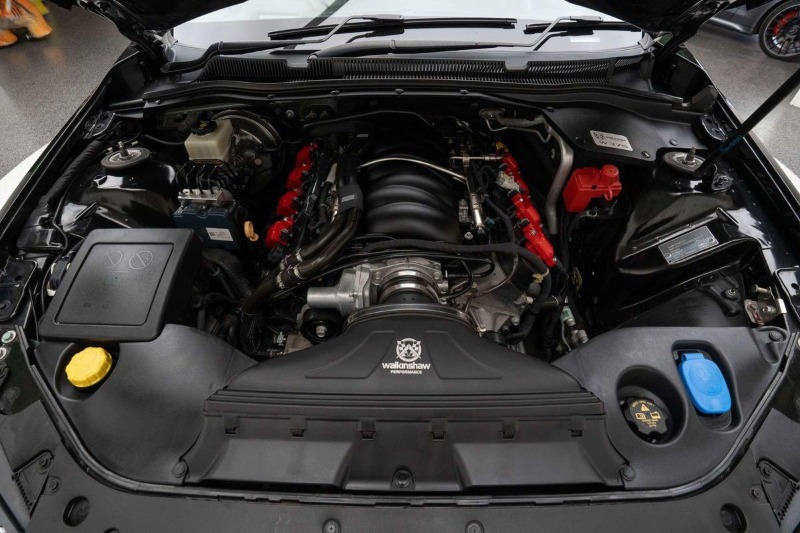 
								Holden Commodore SS V VF Series II full									