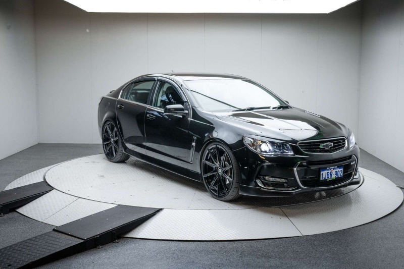 
								Holden Commodore SS V VF Series II full									