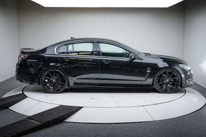 
								Holden Commodore SS V VF Series II full									